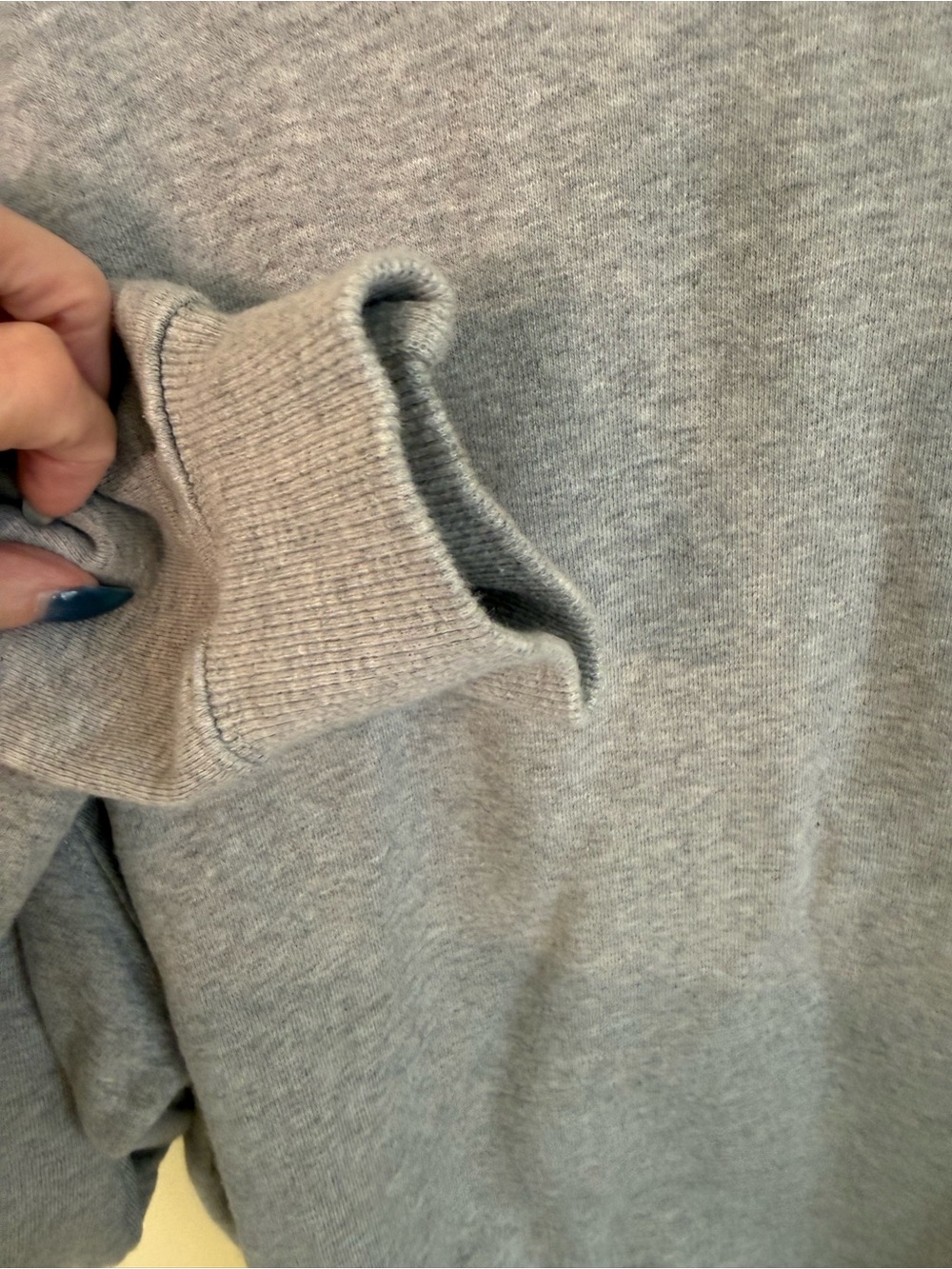 Good American Leo Boyfriend Sweatshirt *GREAT CONDITION* - Picture 6 of 10